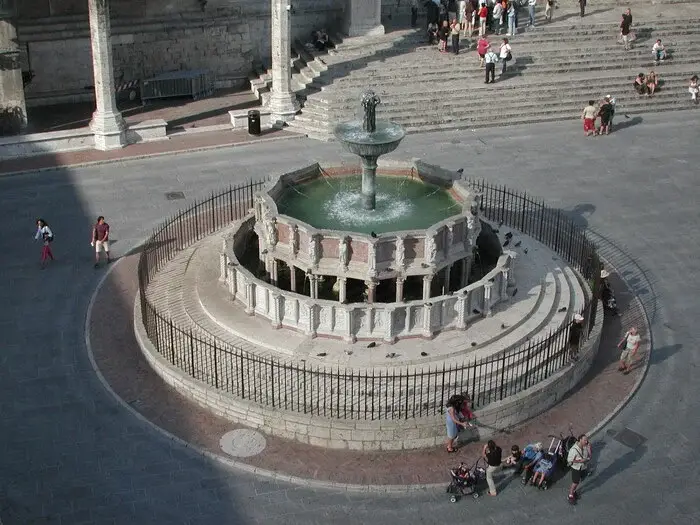 Fontana Maggiore à Pérouse - Aix Jumelage
