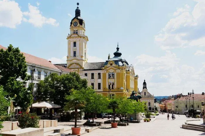 Place Széchenyi à Pécs - Aix Jumelages